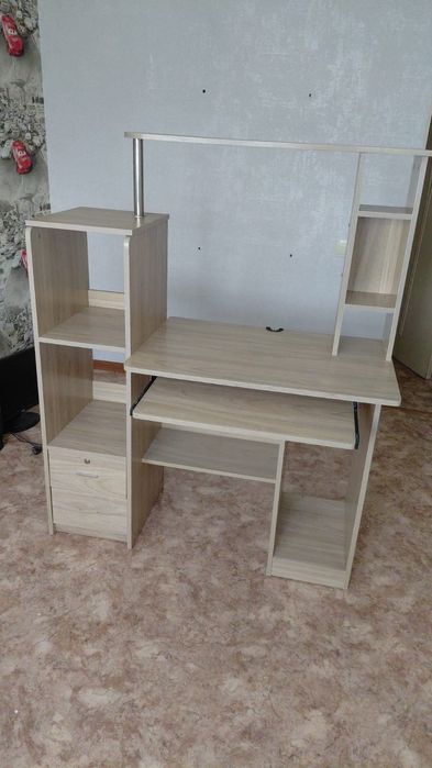 Продам компьютерный стол
