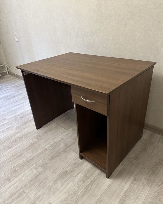 Продам компьютерный стол