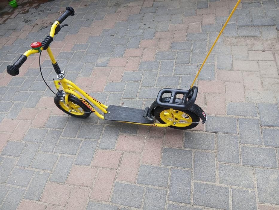 Trotineta cu scaun si steag flexibil