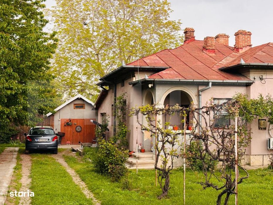 Casa spatioasa + teren 2700 mp in zona Gaesti  3 dormitoare, garaj + s