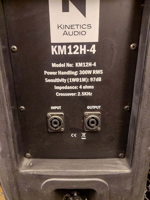 Vind 4 boxe ne ubmlate la ele cu cabluri stație mixer și 2 trepiezi