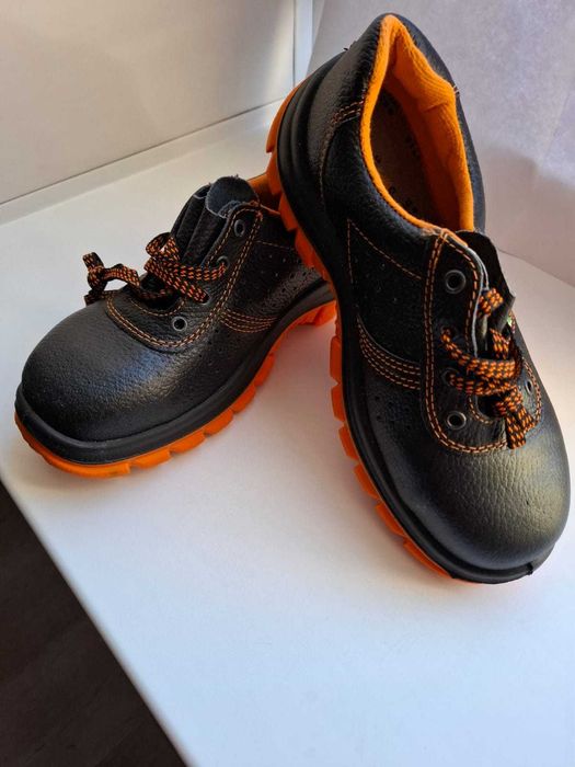 Продам спец.обувь, рабочие ботинки, новый