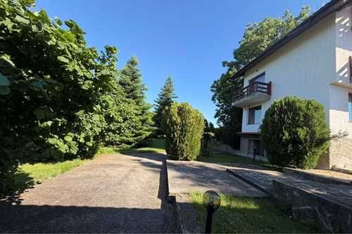 Уникална вила в с. Александрово с удобства