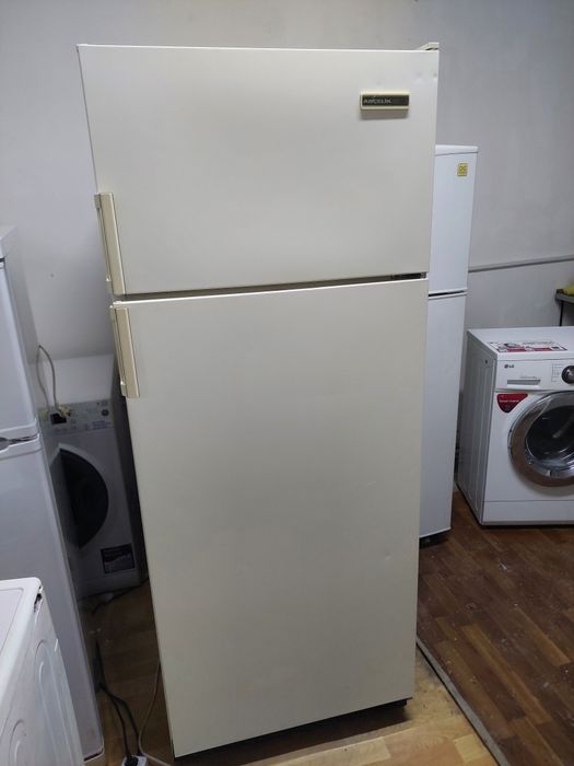 Продам холодильник высота 1.80