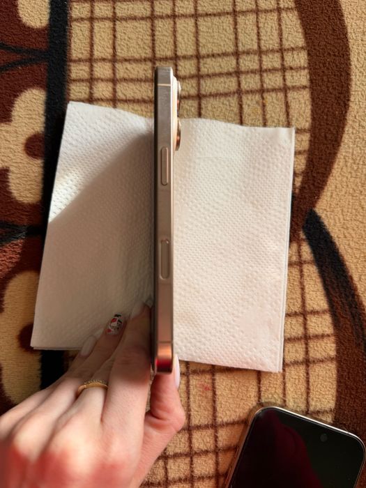 Vând 2 IPhone 16 pro , unul având bateria 95% iar celălat 90%