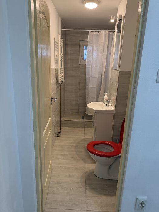 Inchiriez apartament