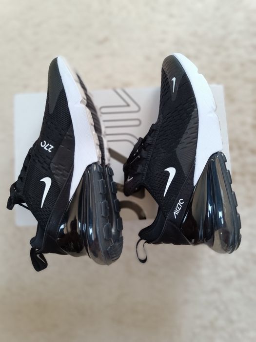 Продам кроссовки оригинал Nike Air Max 270