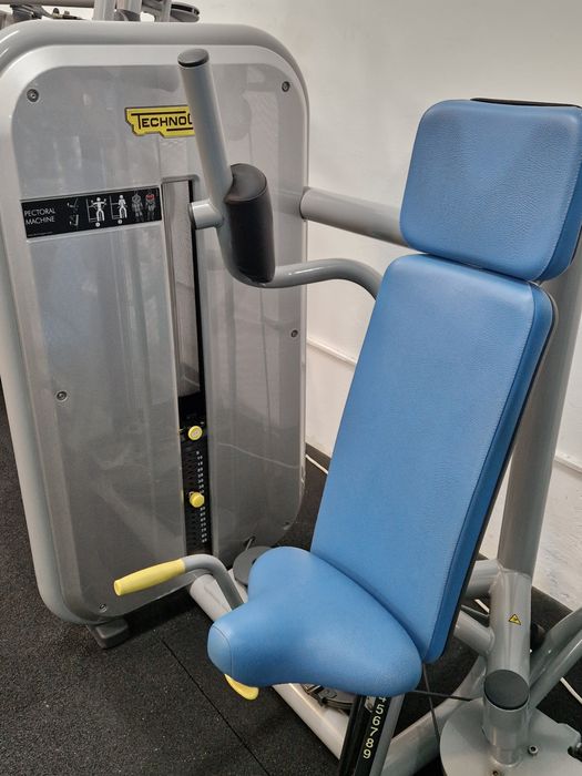 Low row/Pectoral Machine Techogym