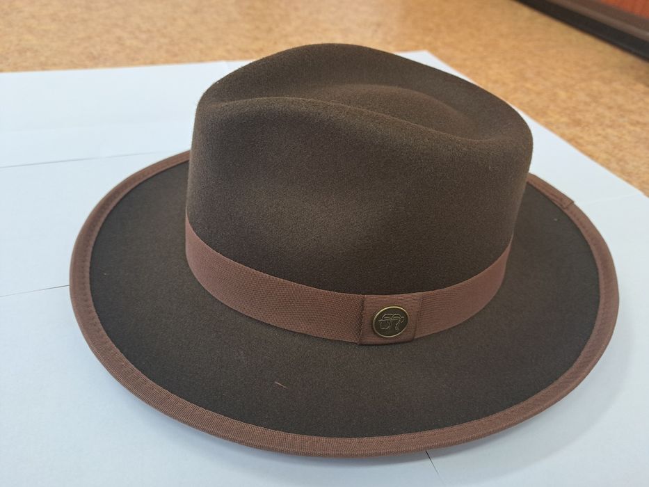 Palarie fetru retro, noua, 180 lei
