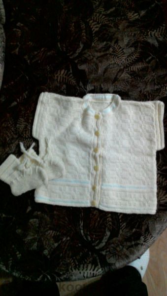 Бебешки дрехи ръчно изплетени