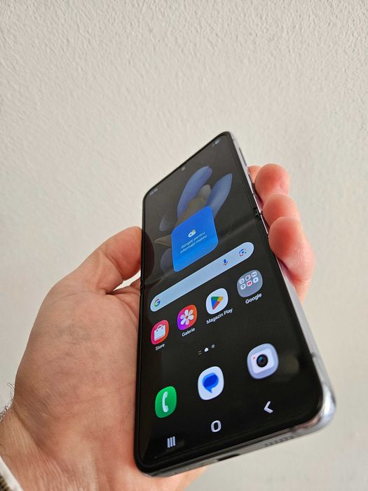 Samsung Galaxy Z flip 4 128 gb 8gb impecabil garantie.