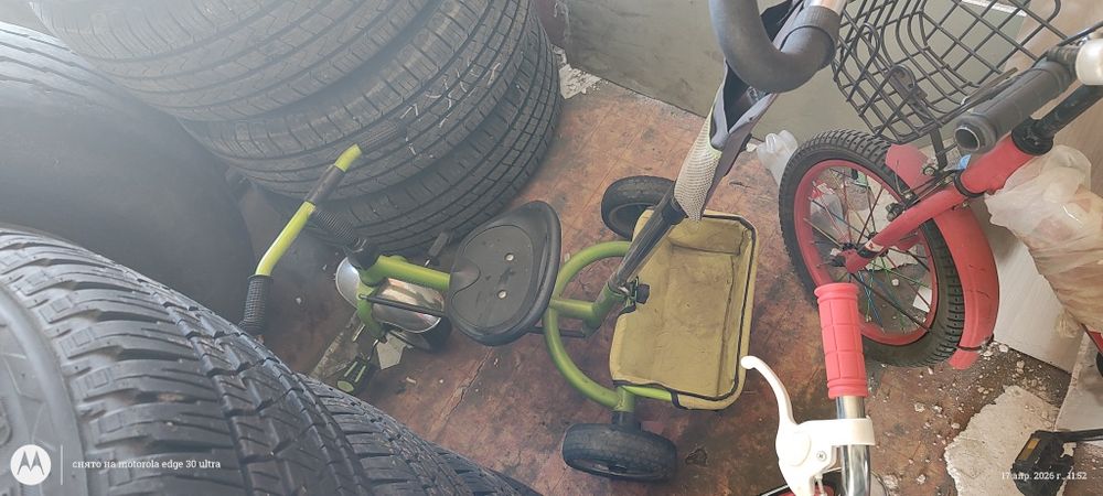 Продам три детских велосипеда и две коляски