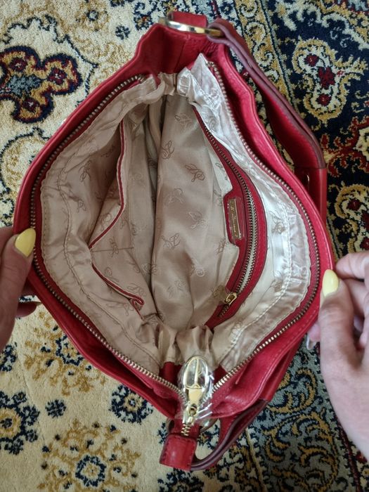 Сумка кожаная красного цвета