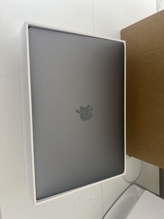 13-inch MacBook Air with Apple M1 chip