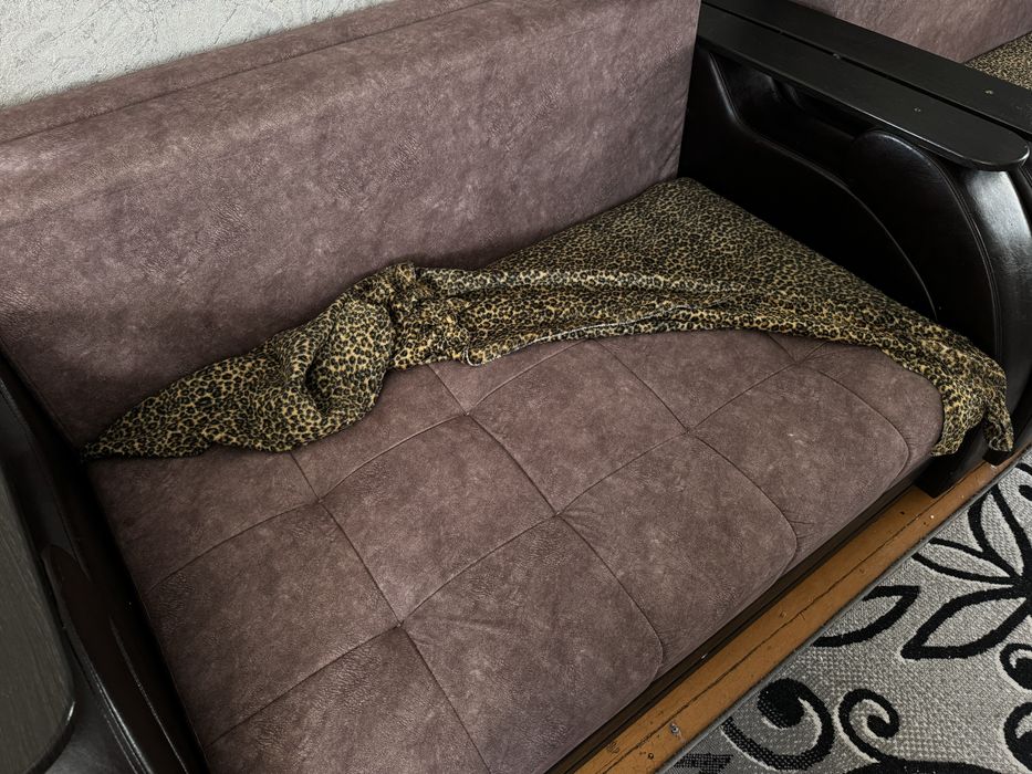 Продам  диван.