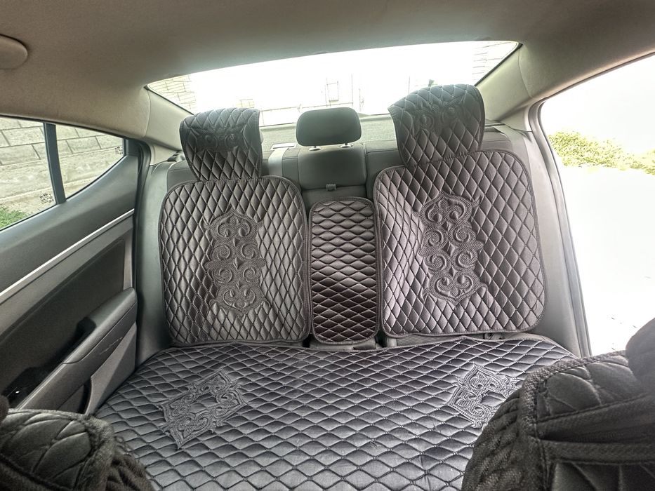 Чехлы в хорошем состояний универсальные