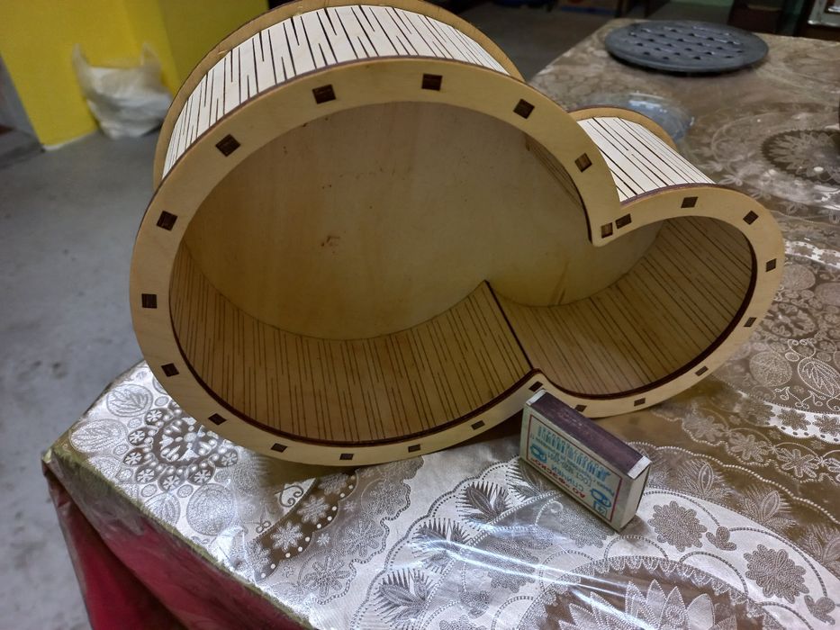 Шкатулка деревянная.