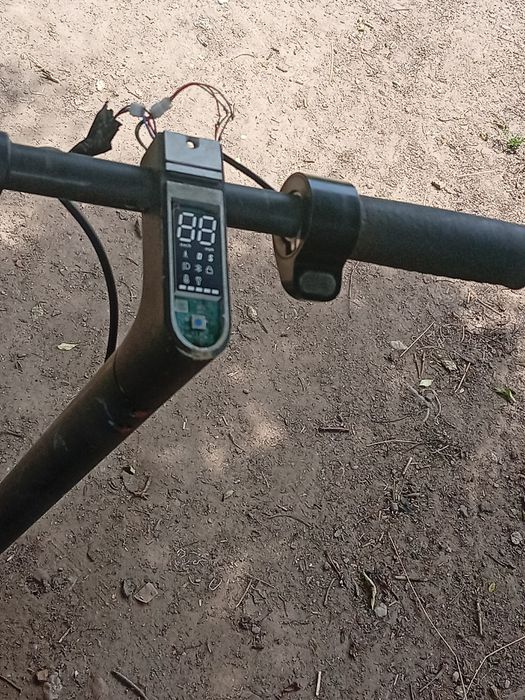 Vând trotinetă electrică