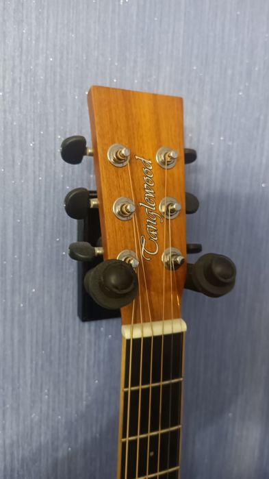 Акустическая гитара