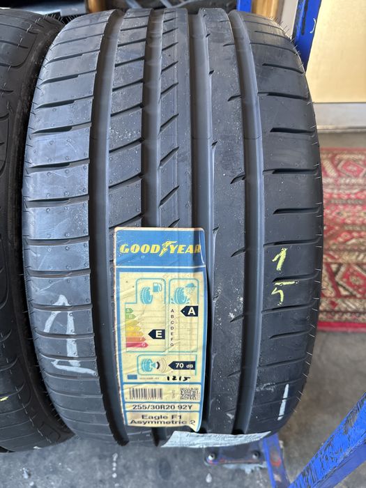 255/30/20 92Y Good Year