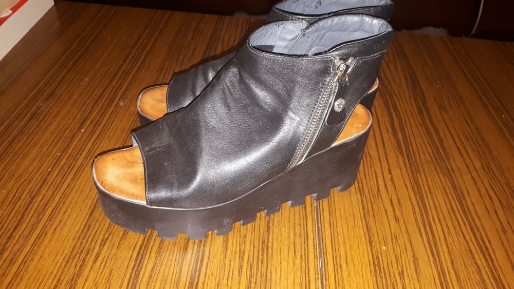 Черни дамски боти-сандали от естествена кожа