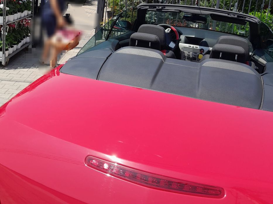 Masina decapotabila.