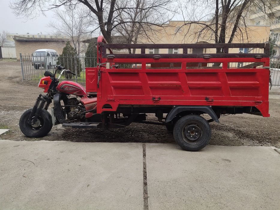 Yuk Mototsikl sotiladi