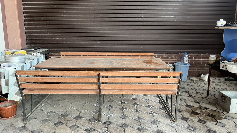 Стол деревянный