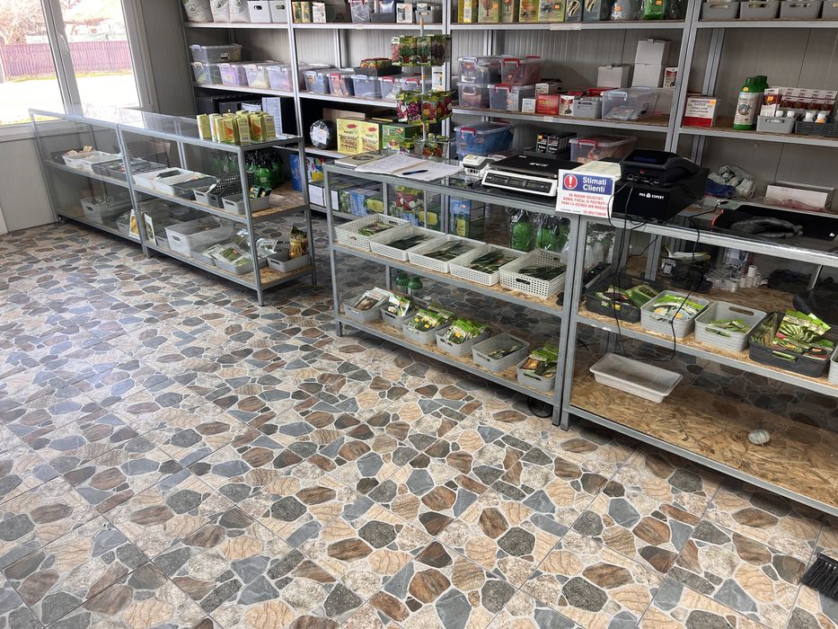 De vanzare vitrina cu geam