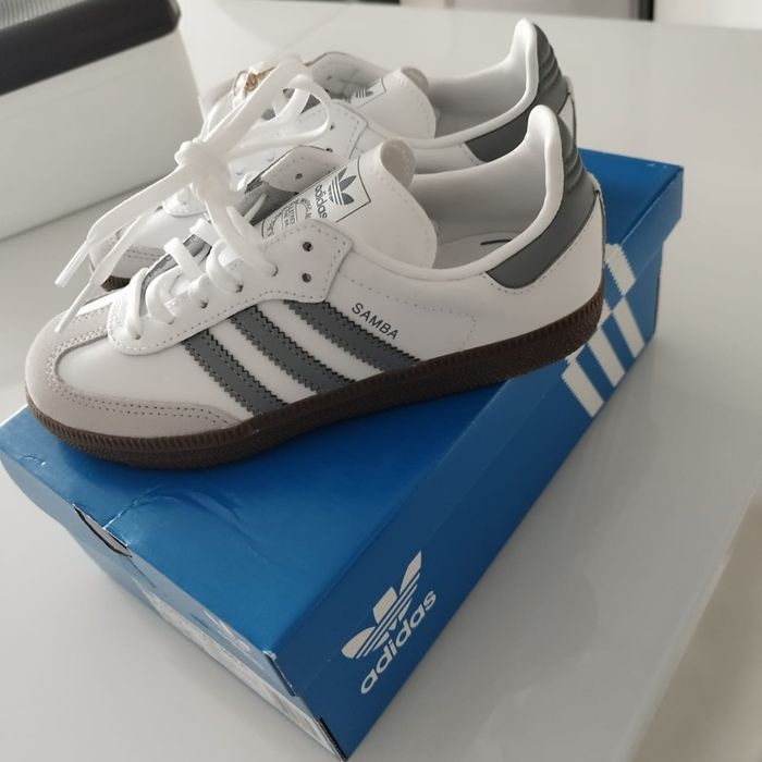 Новые фирменные Adidas 32р.
