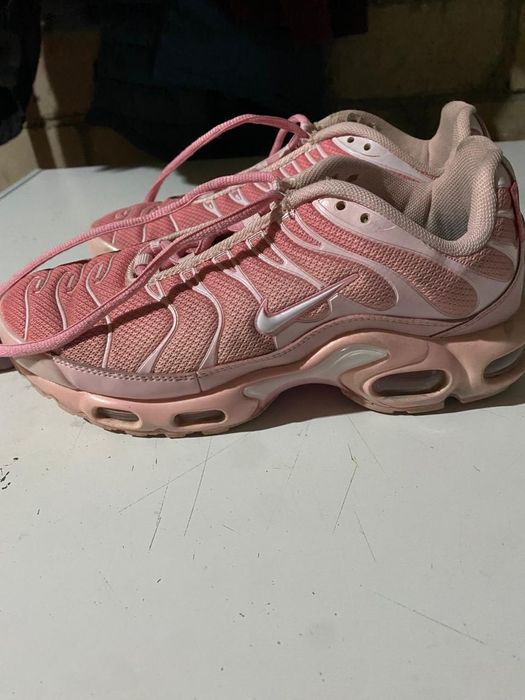 Кроссовки тнки розовые