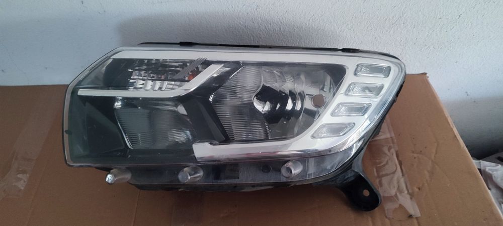 far stanga dacia logan 2017