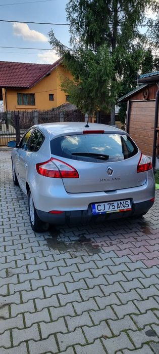 Toyota Auris Hybrid pentru Bolt si Uber