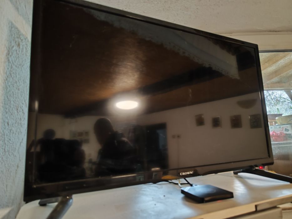 Телевизор Crown 32' не работи