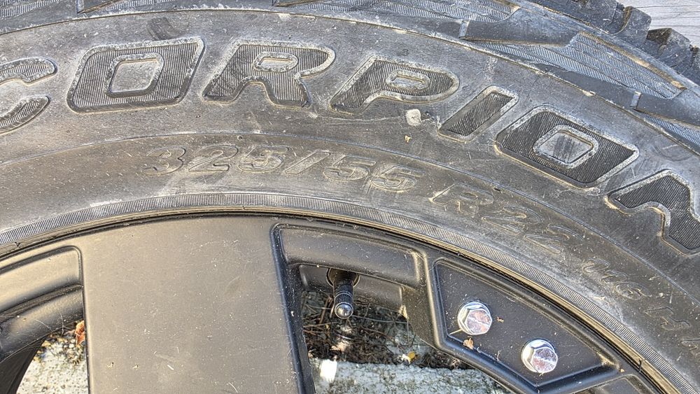 Джанти с гуми за пикап 8х170 22х9 325х55х22