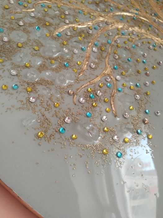 Денежное дерево на дереве