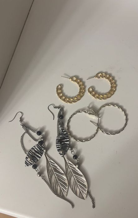 Ожерелье новое золотистого цвета