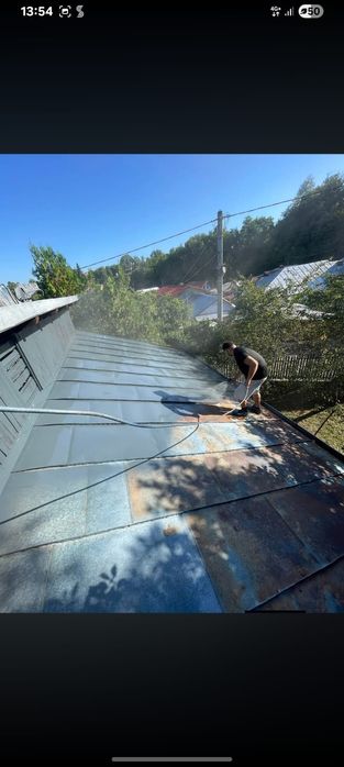 Acoperișul metalic din tablă cutată de culoare maro este adecvat pentru case, vile, biserici și alte structuri metalice, garduri și porți. Materialul