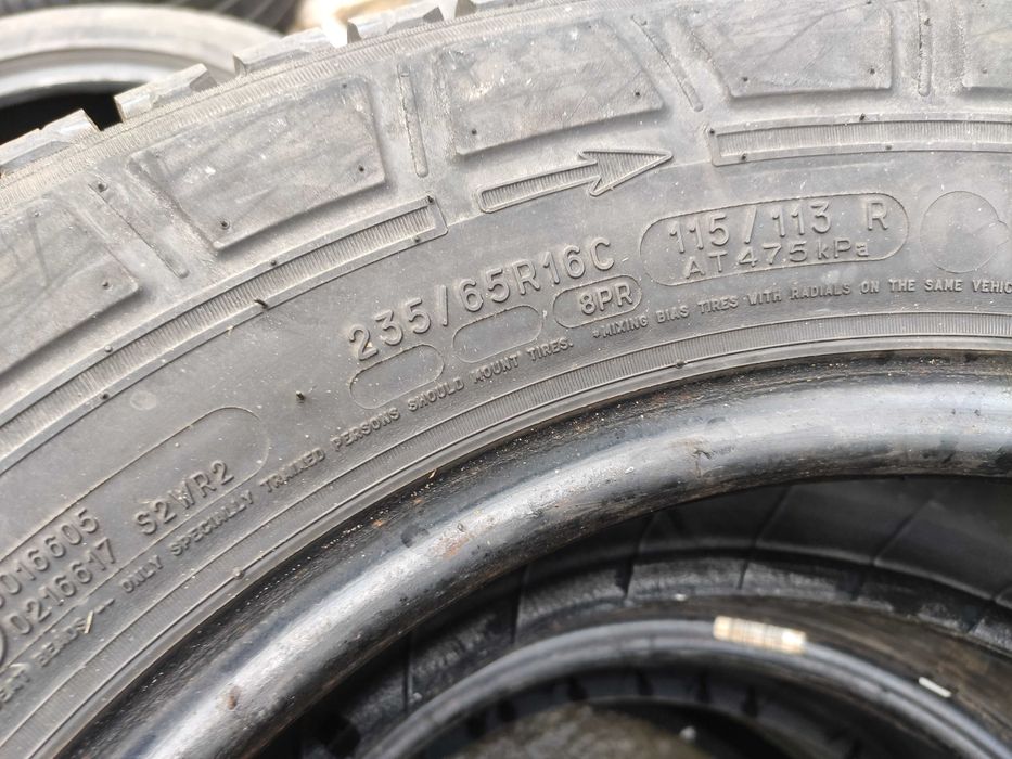 2бр Всесезонни гуми за бус 235 65 16 С - Michelin