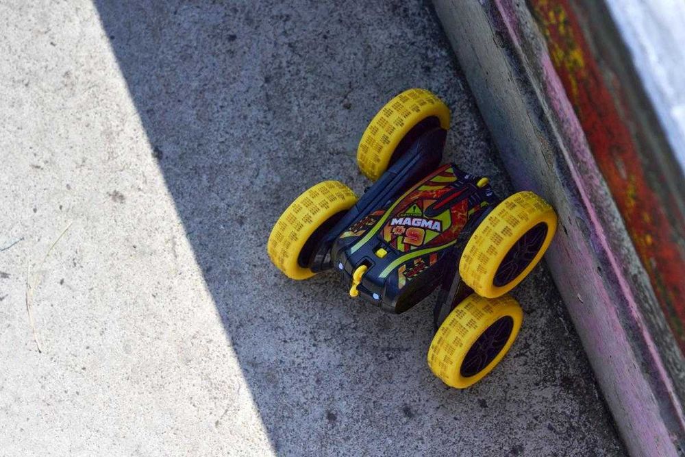 Розова бърза кола с дистанционно въртене на 360 градуса - 2 цвята