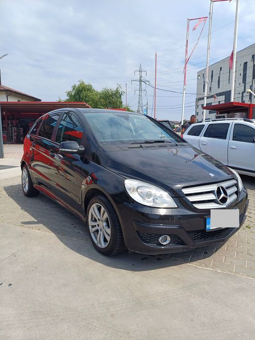 Mercedes-Benz B 180