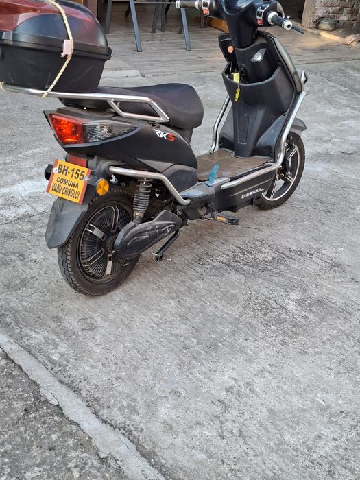 Vand scuter electric