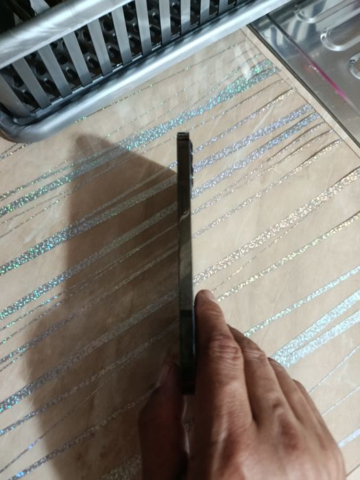 Продавам айфон 12 про