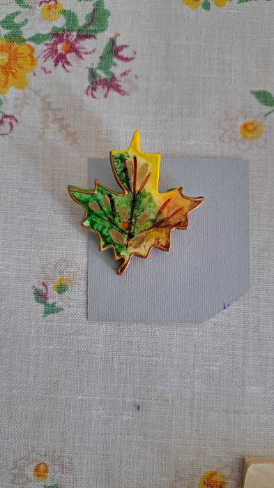 Брошка - ръчно правена