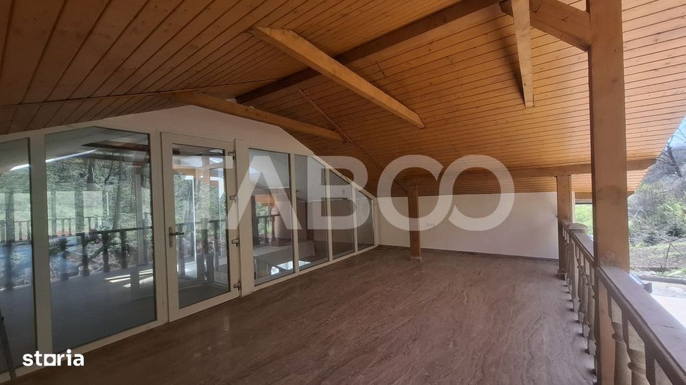 Casa de vanzare 405 mp utili 2 garaje 250 mp terase Slimnic Sibiu