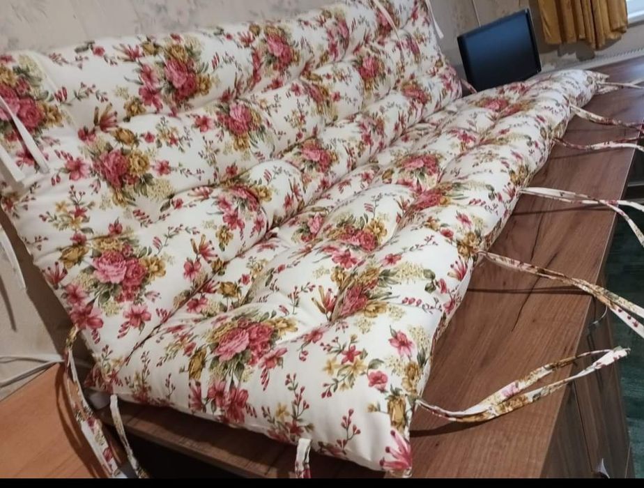 Възглавници за пейки, мебели и люлки