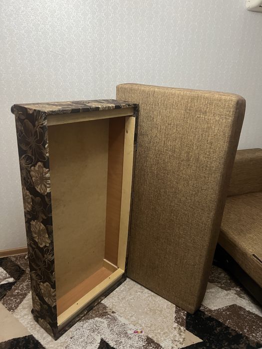 Продаю диван с 3-я подушками