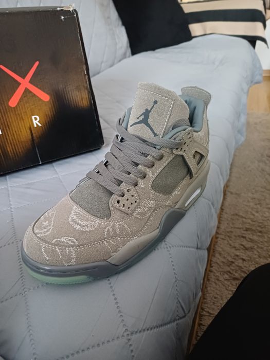 Air Jordan 4 x Kaws