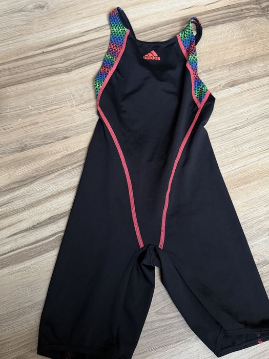 Оригинален професионален Баски костюм Adidas 11-12 г !