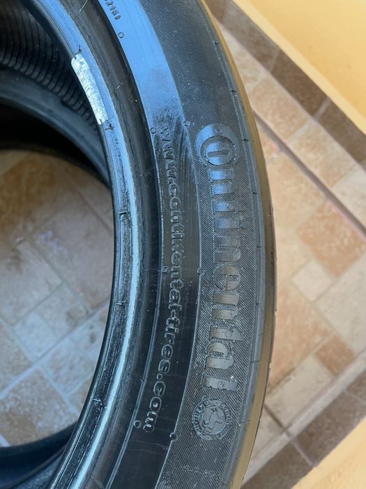 Vând 2 anvelope 225 45 R18, continental, RunFlat